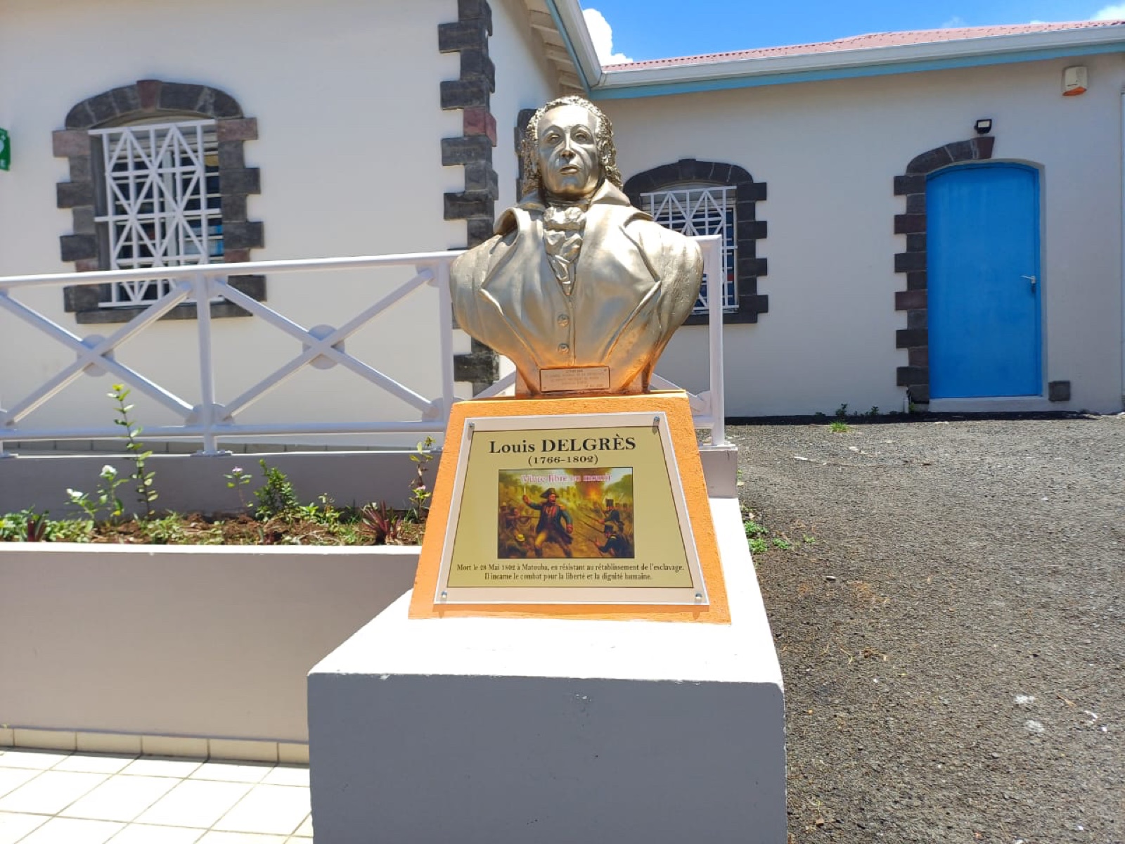 Plaque + buste Louis Delgrès